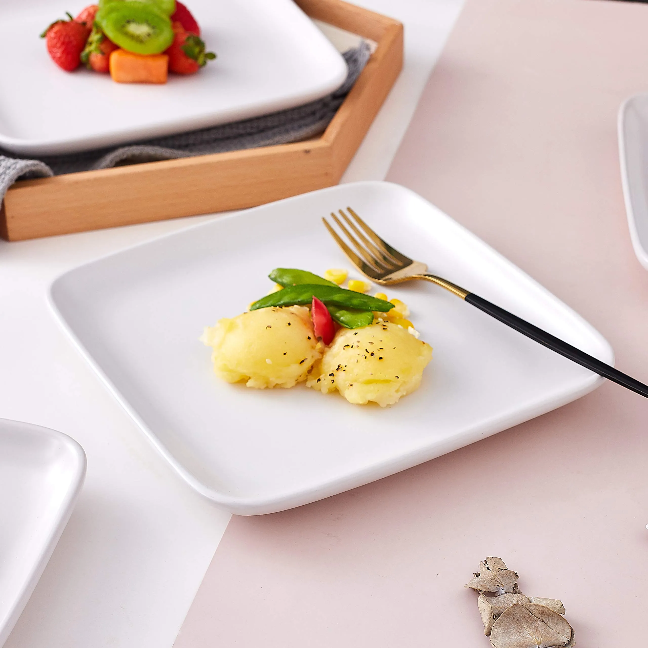 Bruntmor 8-Inch Set of 4, Heavy Duty Ceramic Dinner Plates, Elegant Matte Square Serving