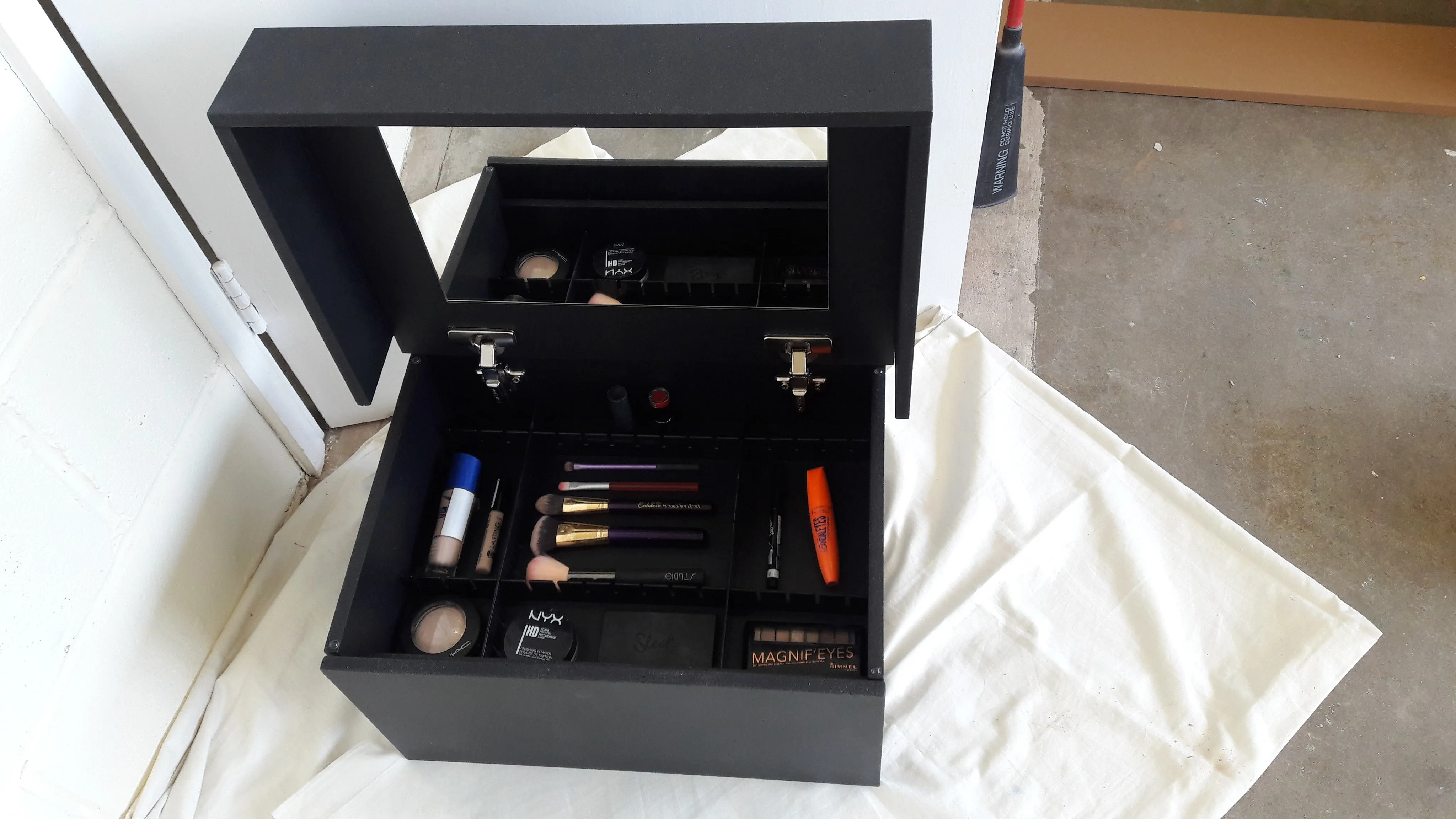 Make-up storage box