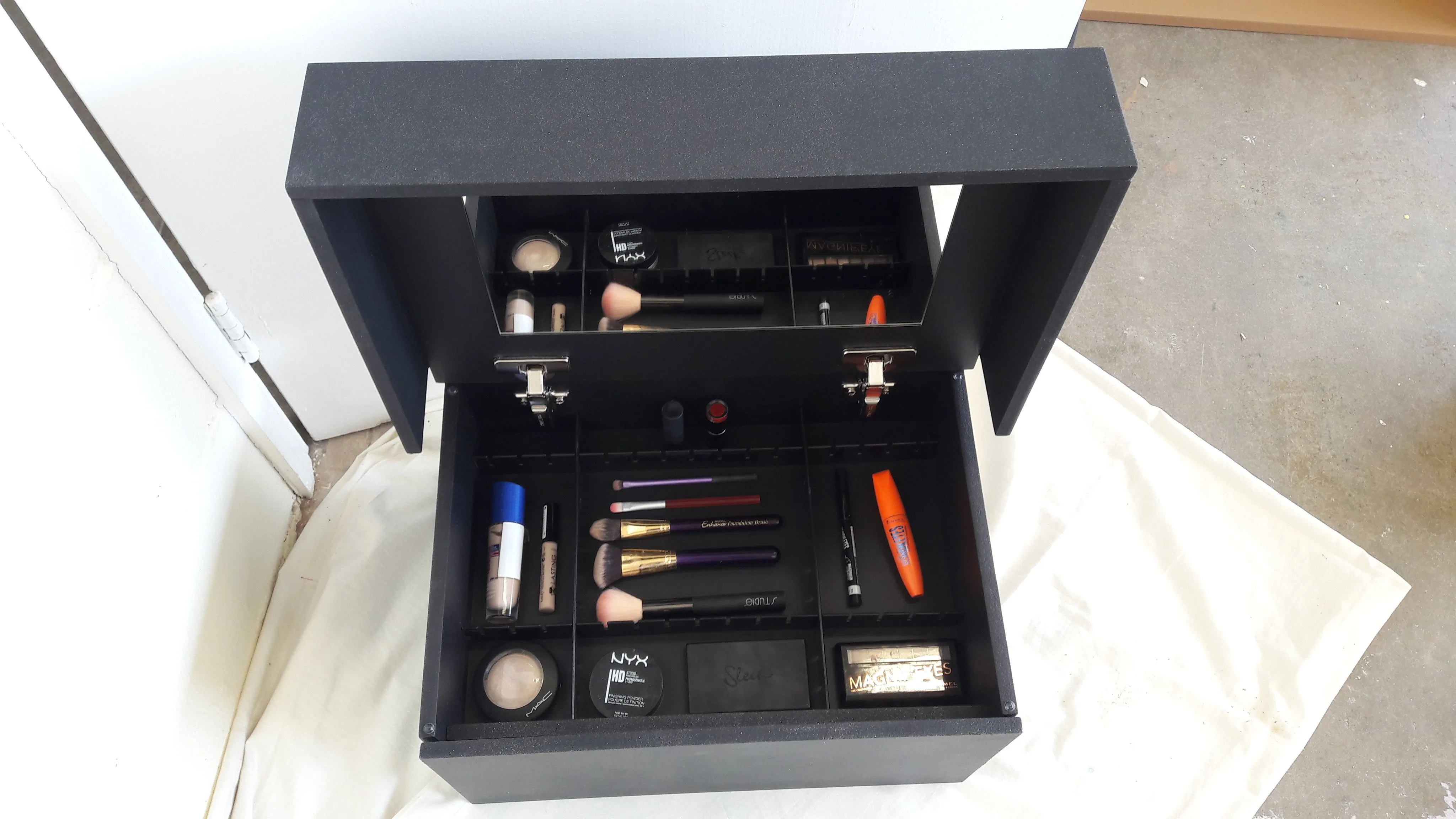 Make-up storage box