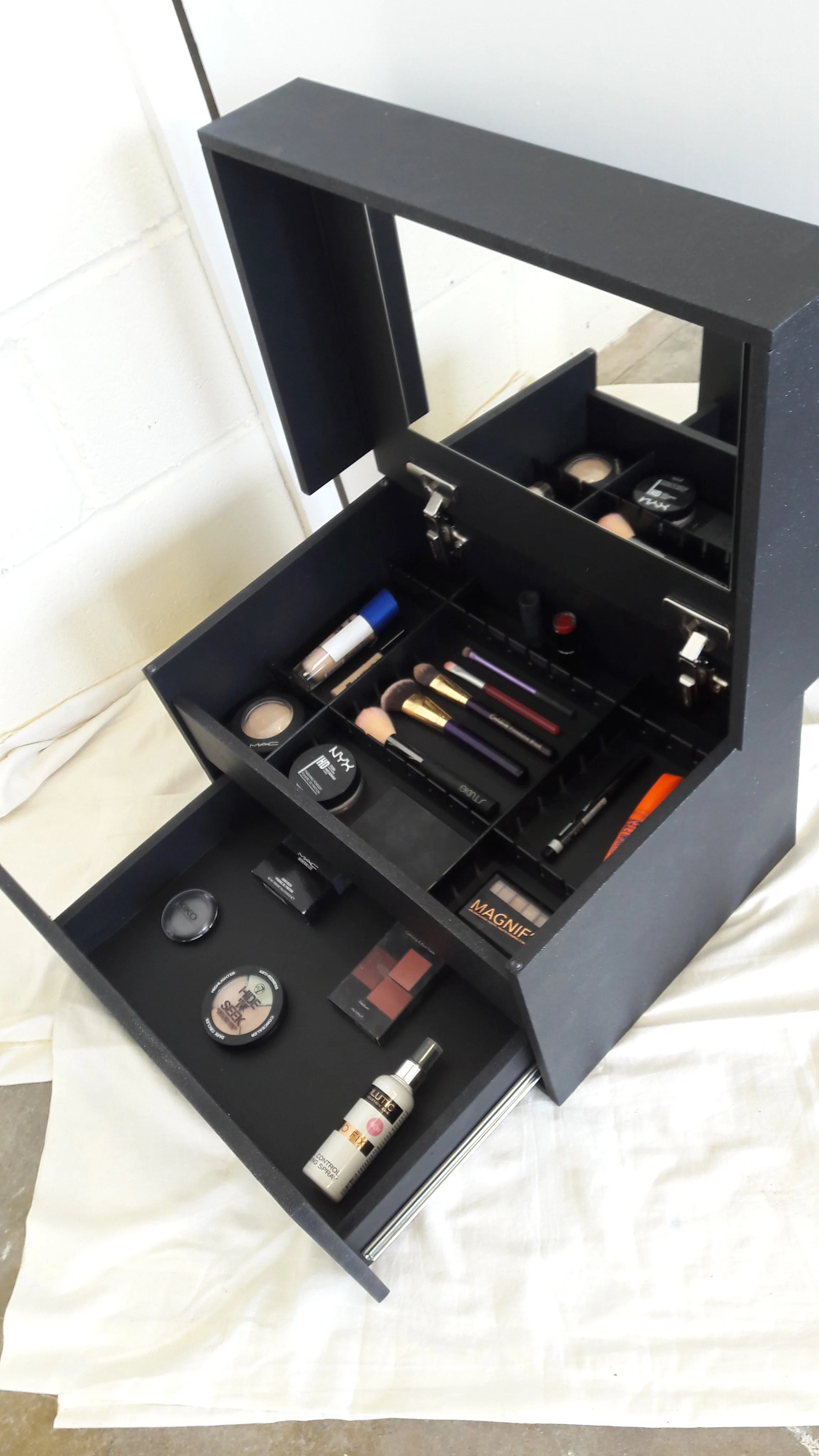 Make-up storage box