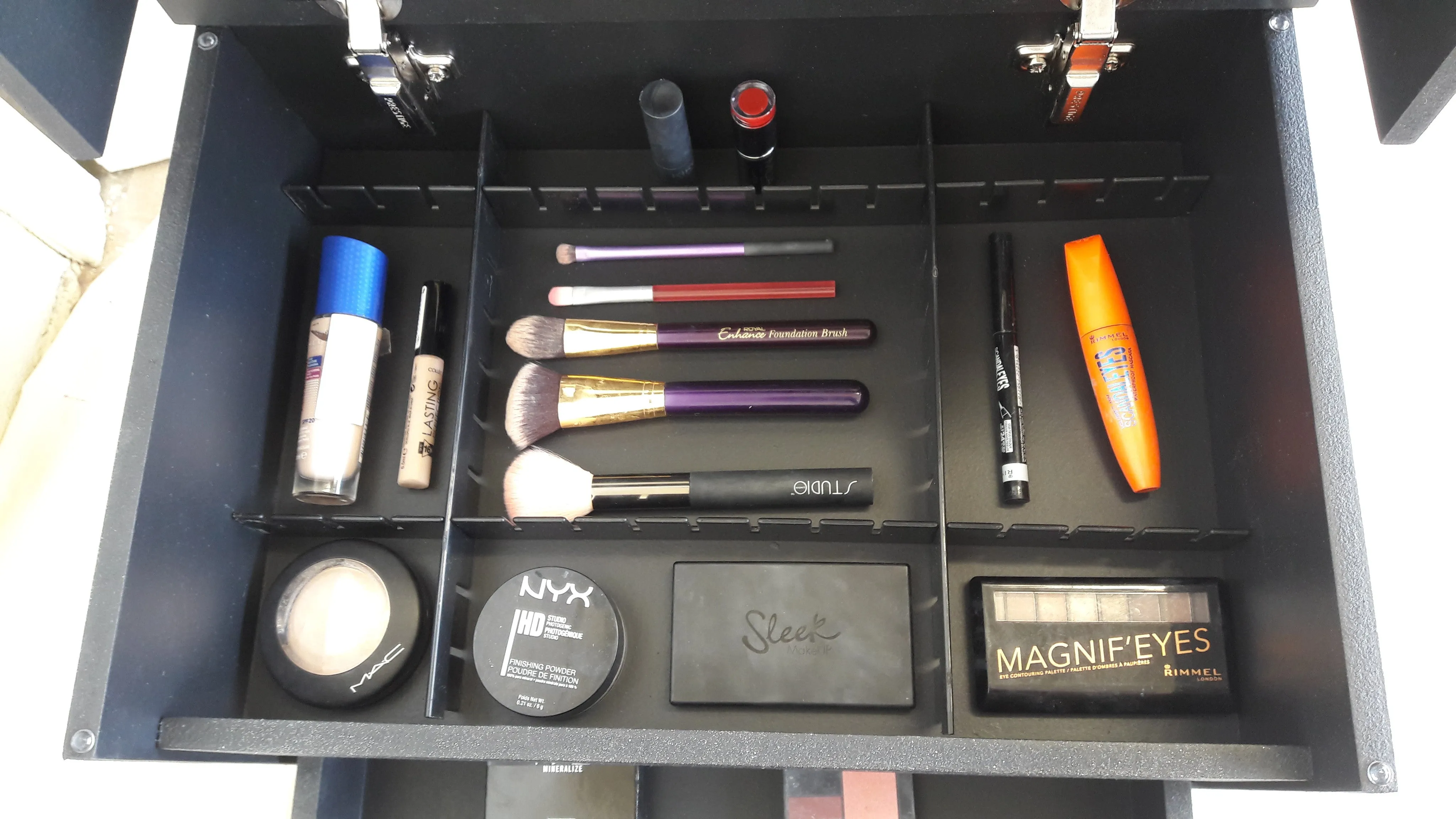 Make-up storage box