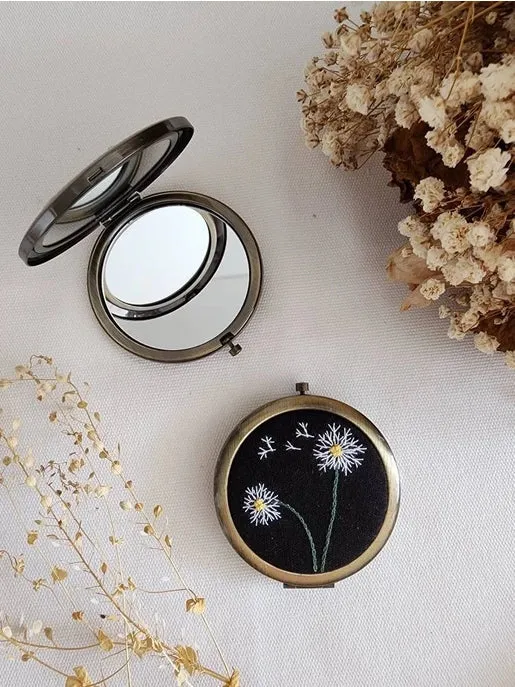 Quince Fables: Compact Mirror