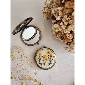 Quince Fables: Compact Mirror