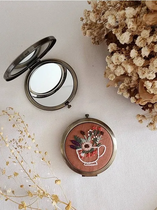 Quince Fables: Compact Mirror