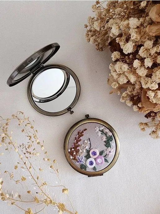 Quince Fables: Compact Mirror